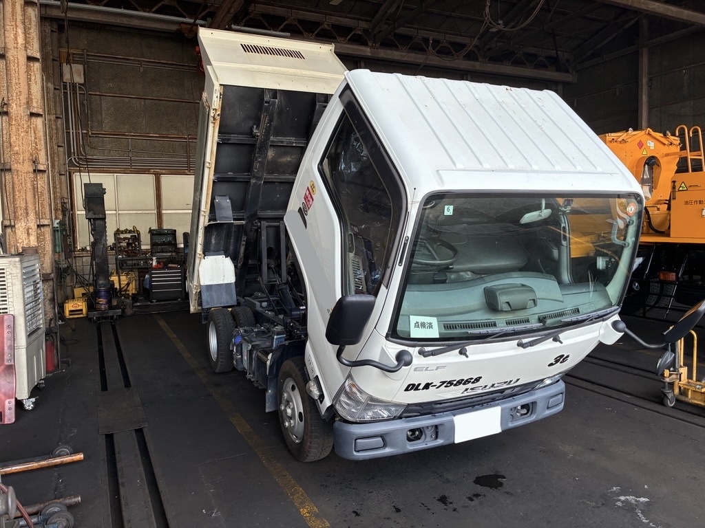 ダンプ車の点検整備
